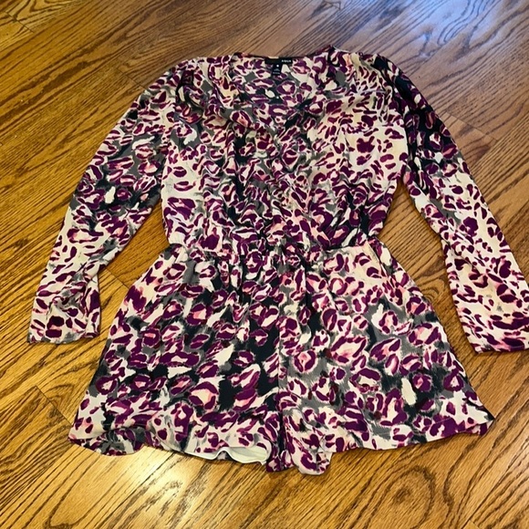 Aqua Woman’s Printed Long Sleeve Romper Size XS - Picture 1 of 4